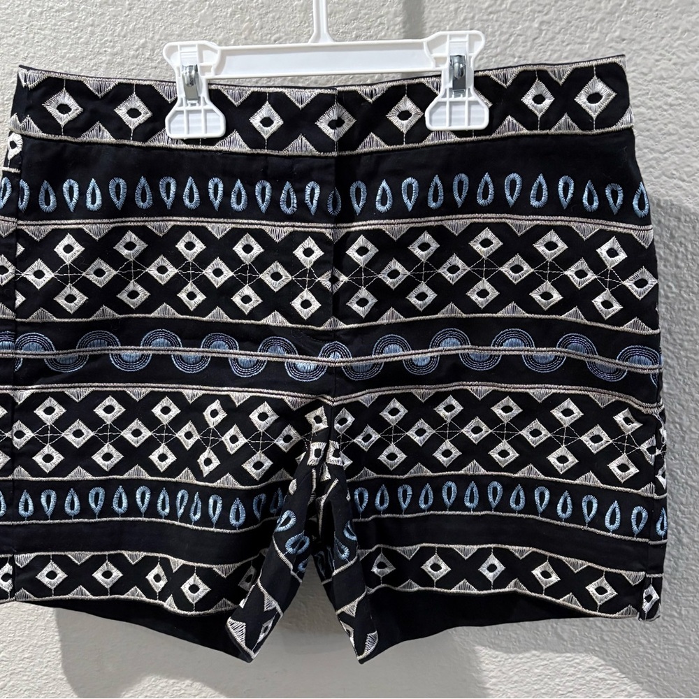 The 5” Short, Embroider Shorts Size 2 by white house Black Market